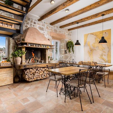The House Hotel Malinska Bagian luar foto