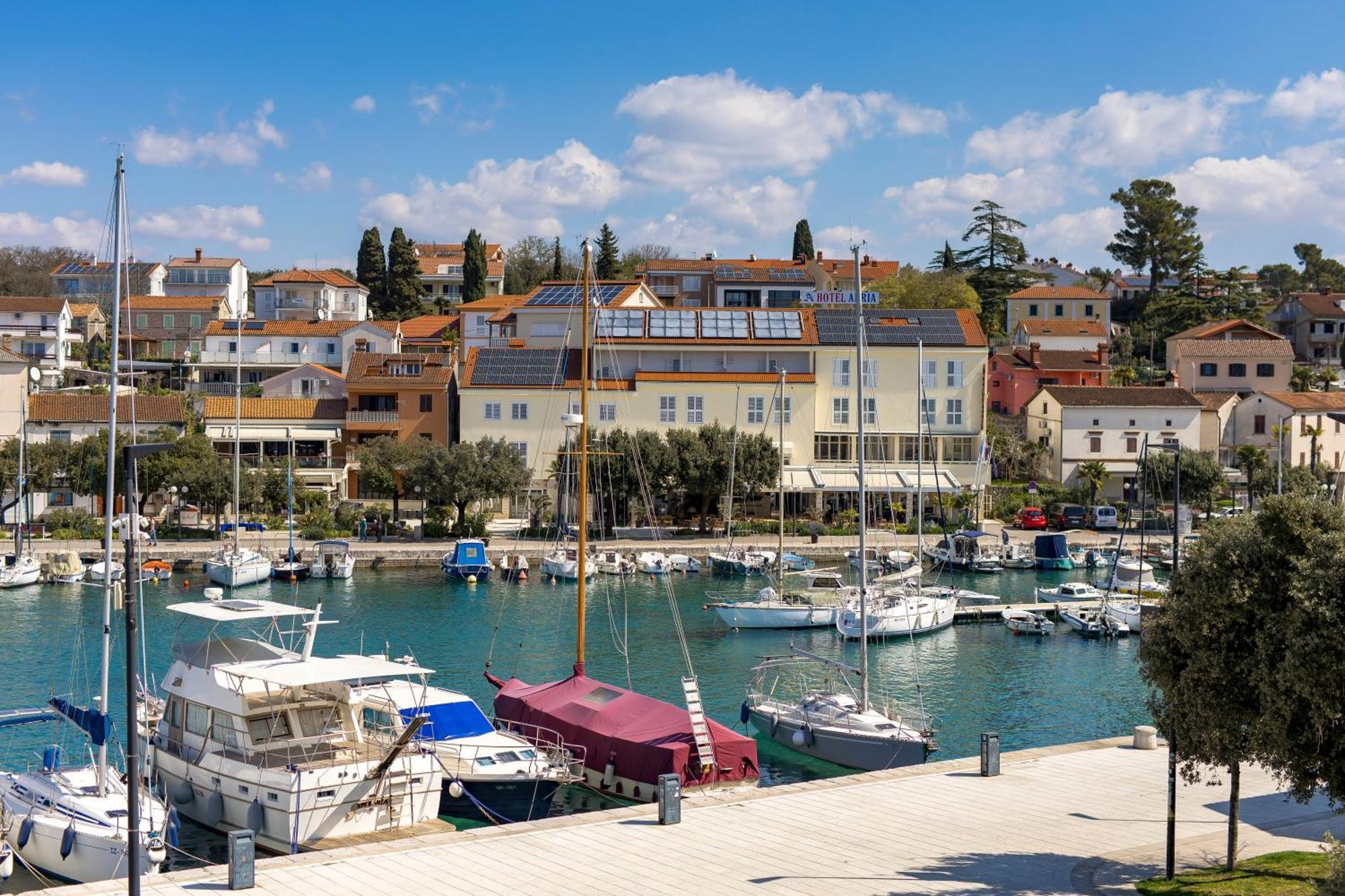 The House Hotel Malinska Bagian luar foto