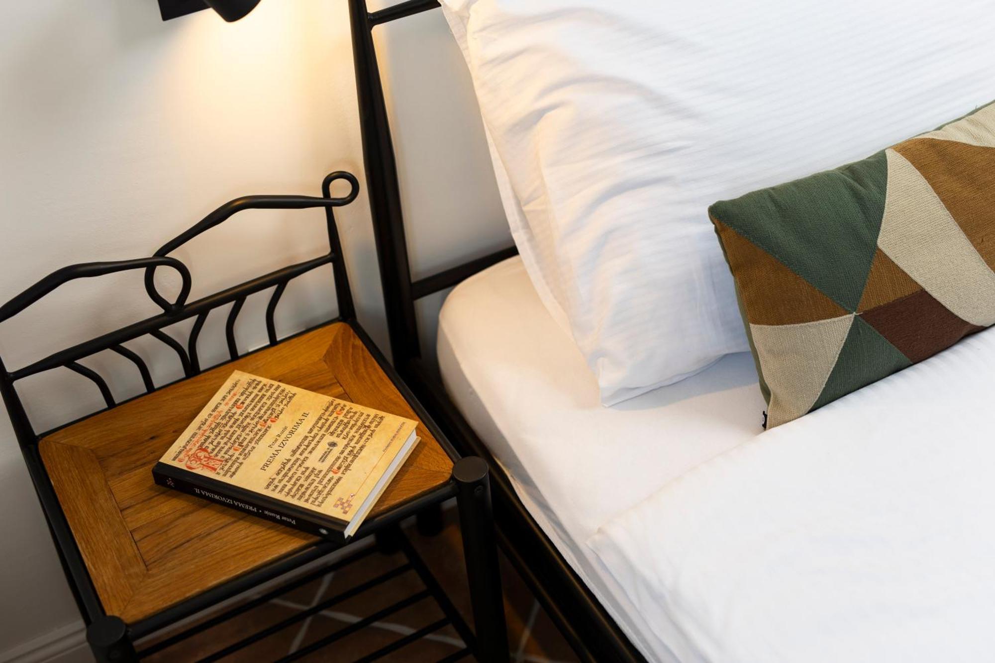 The House Hotel Malinska Bagian luar foto