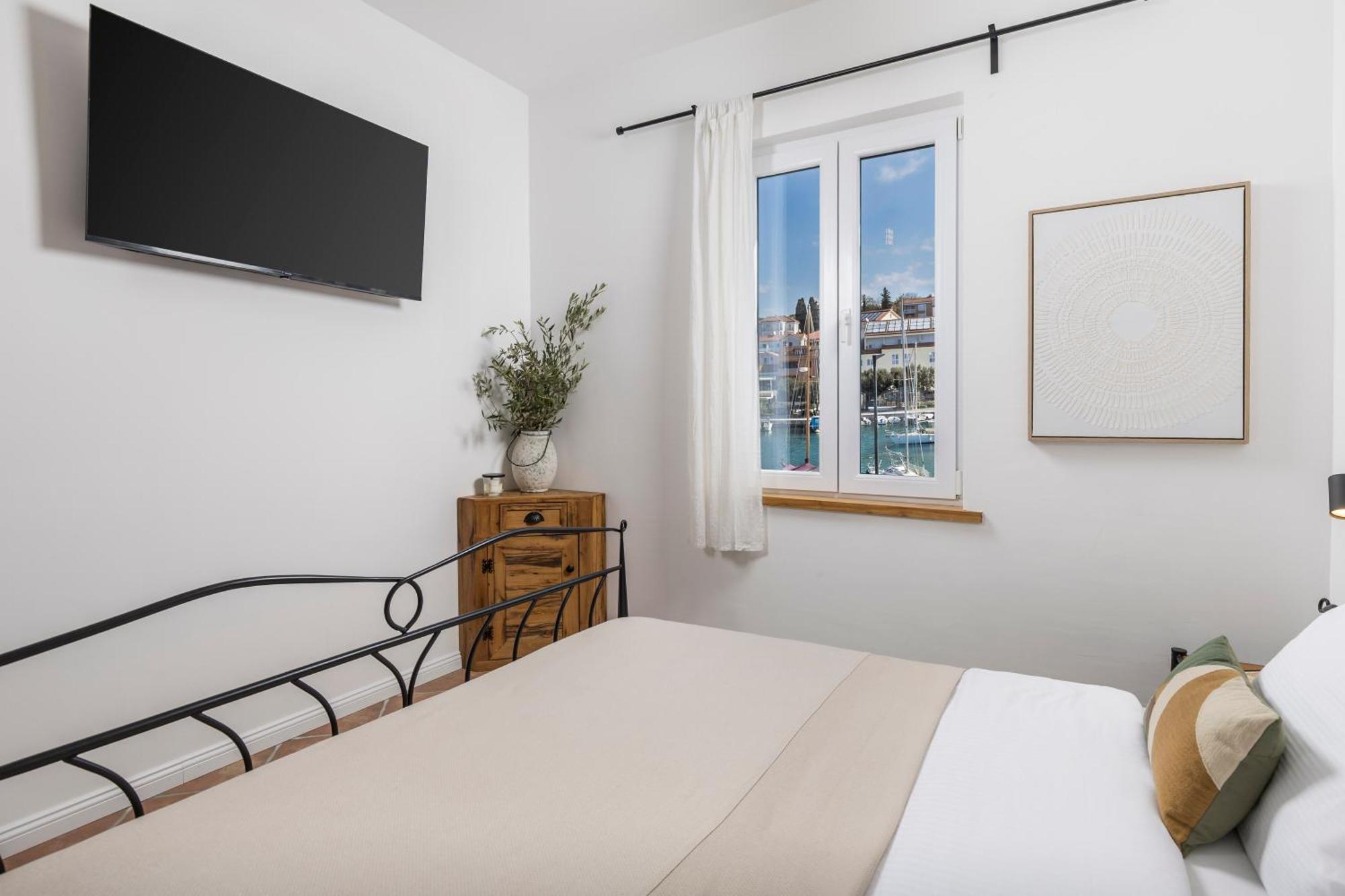 The House Hotel Malinska Bagian luar foto