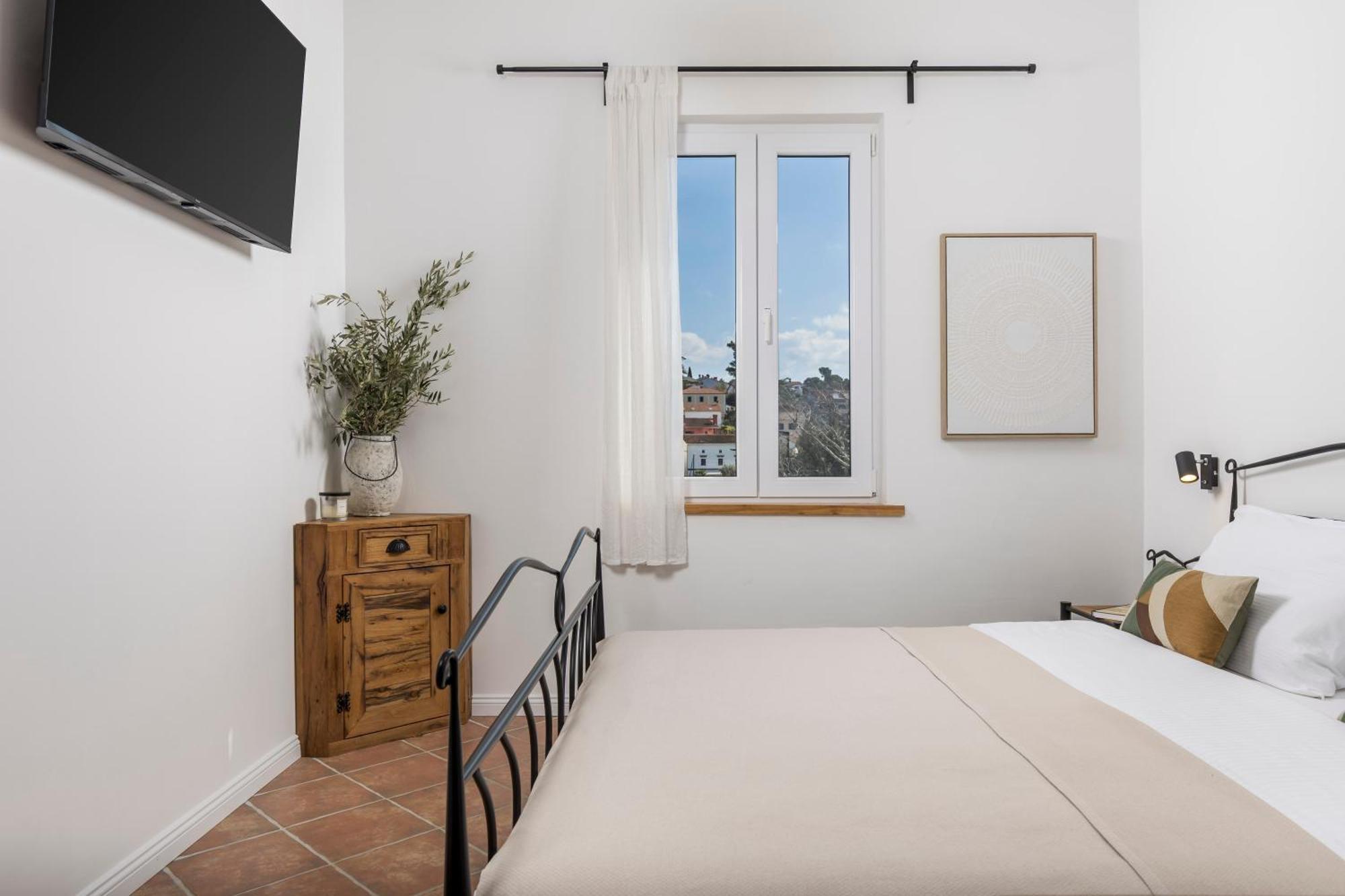 The House Hotel Malinska Bagian luar foto