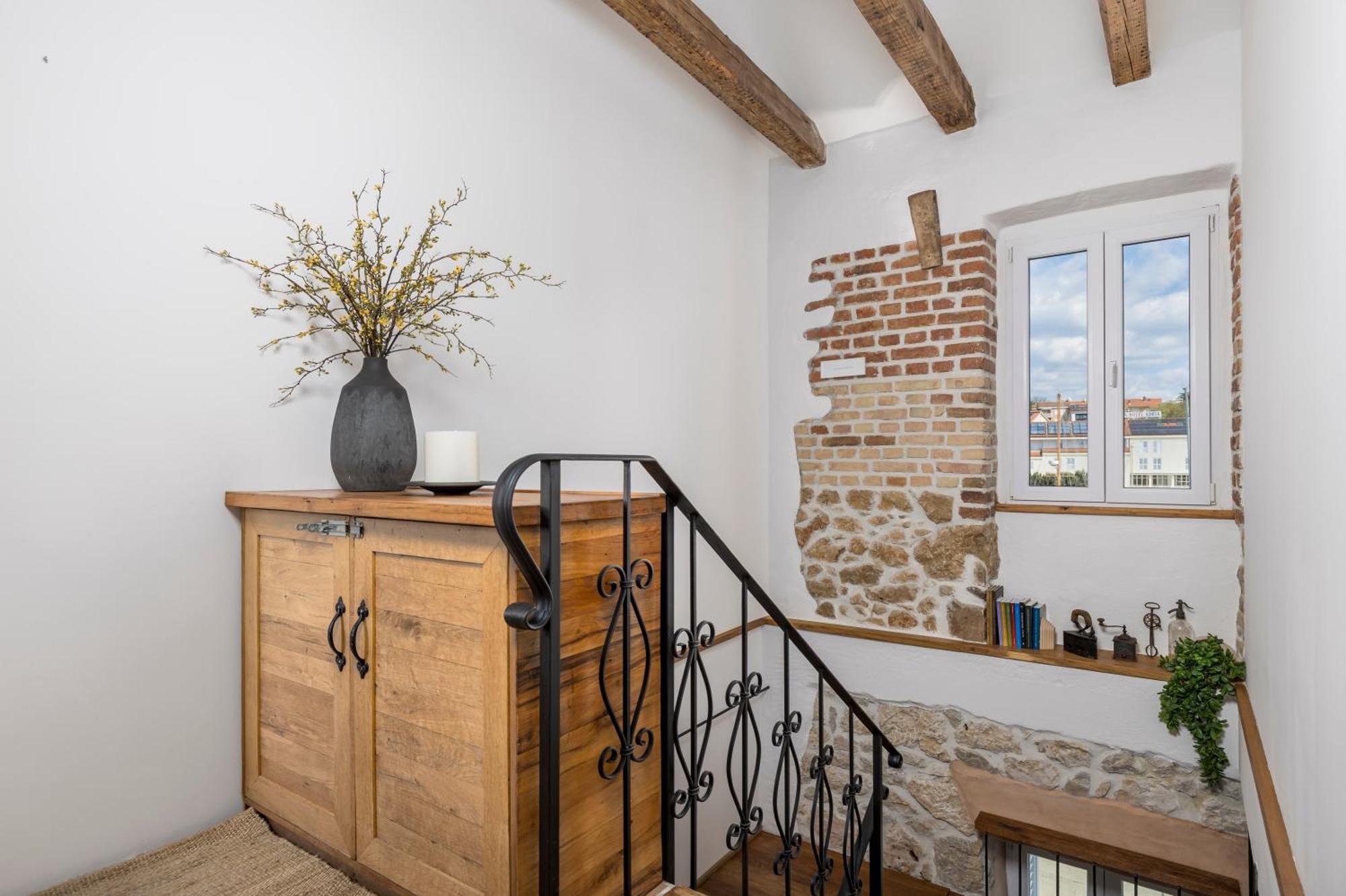 The House Hotel Malinska Bagian luar foto
