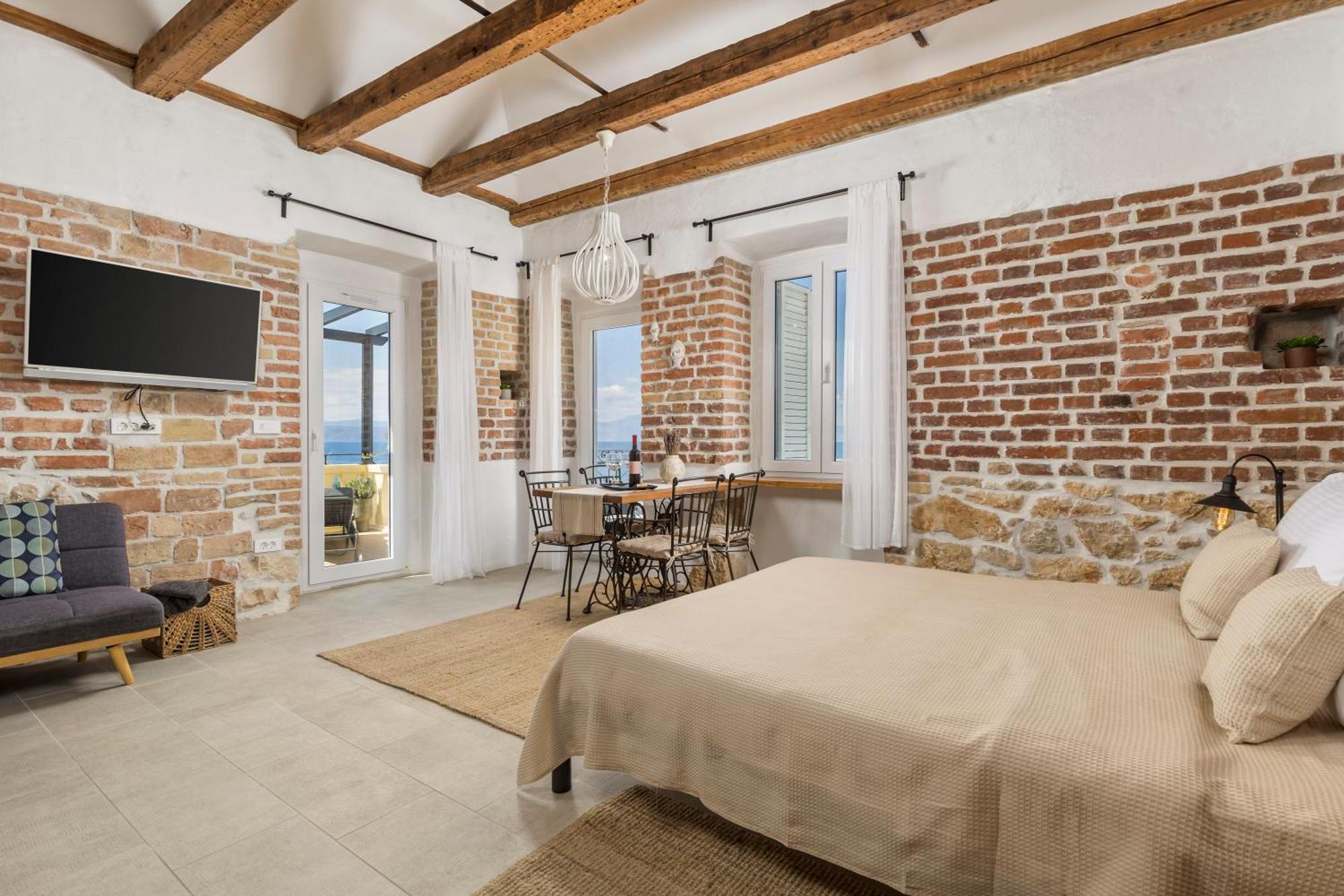 The House Hotel Malinska Bagian luar foto