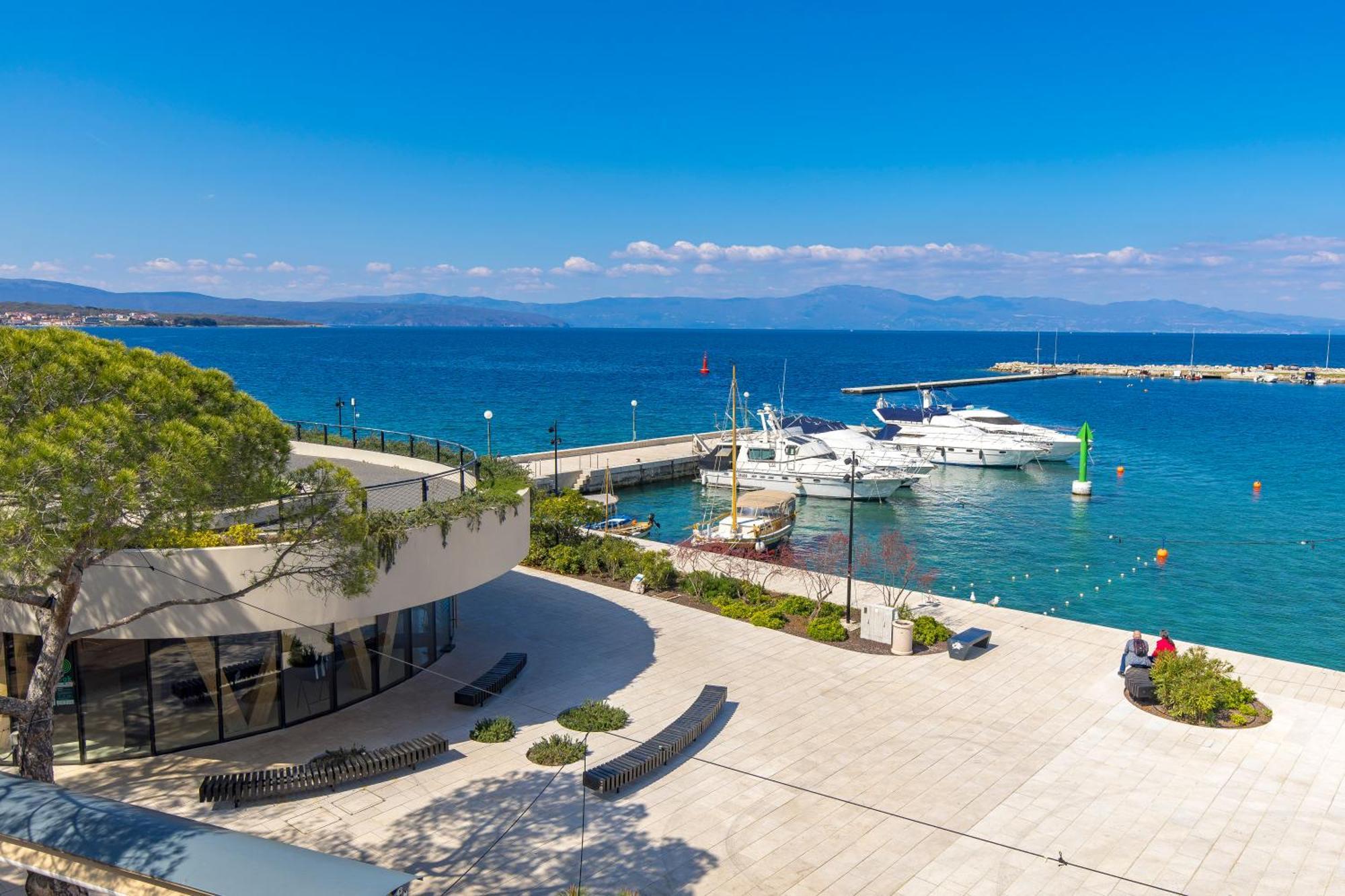 The House Hotel Malinska Bagian luar foto